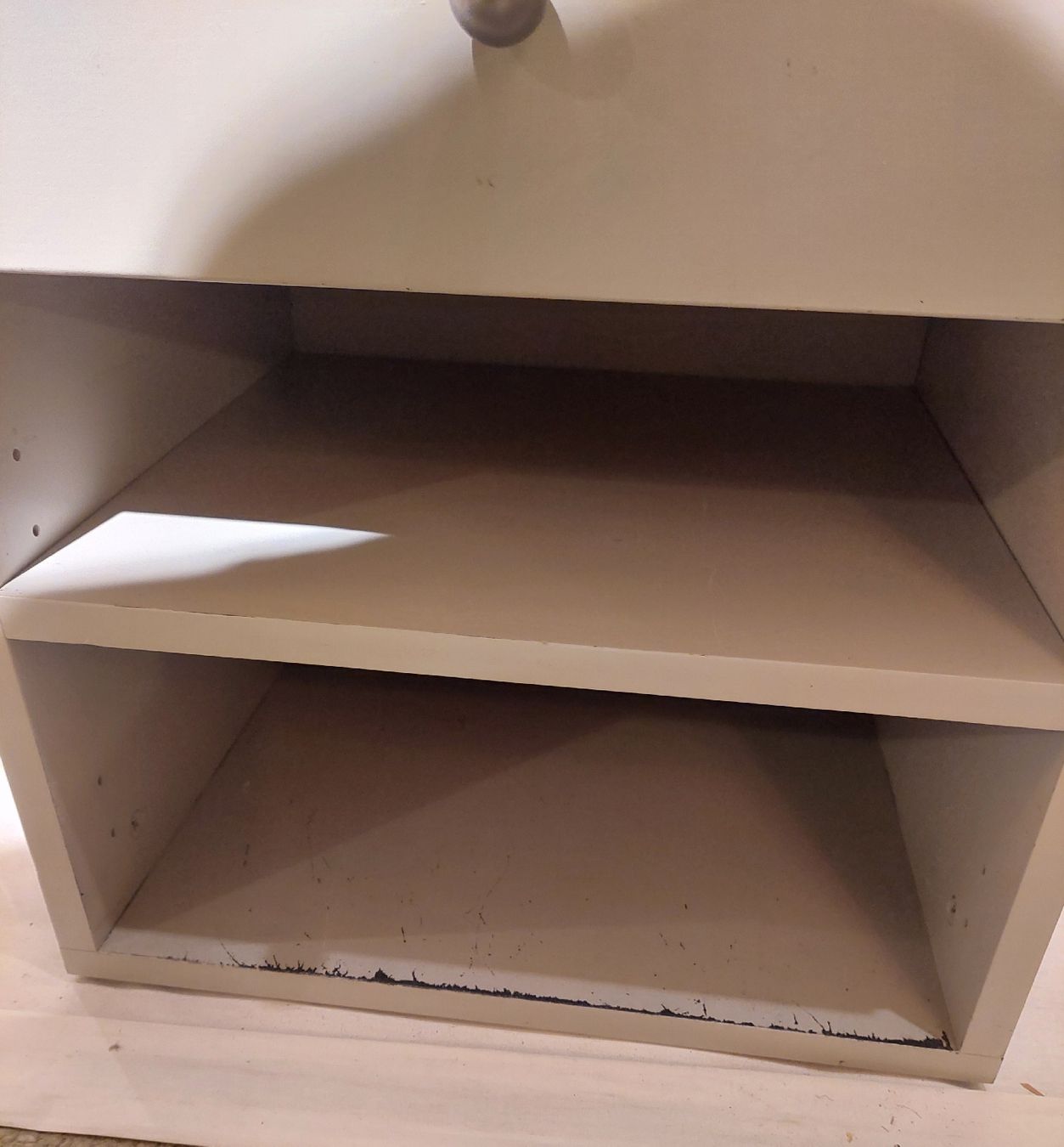 Comodini: kleines Möbel mit Schublade, verstellbares Tablar, Glas oben – Usato da Zürich venduto da Cortin 4